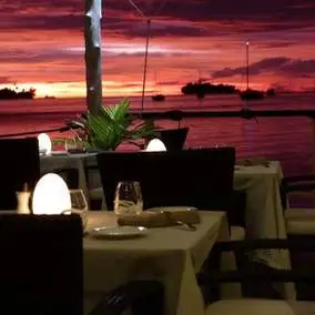 restaurant-saint-james-bora-bora-coucher-du-soleil