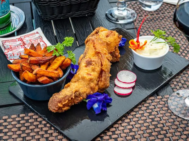 poisson-frit-et-frite-tapas-bar-saint-james