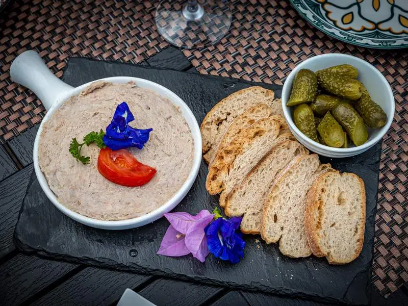 rillette-tapas-bar-saint-james