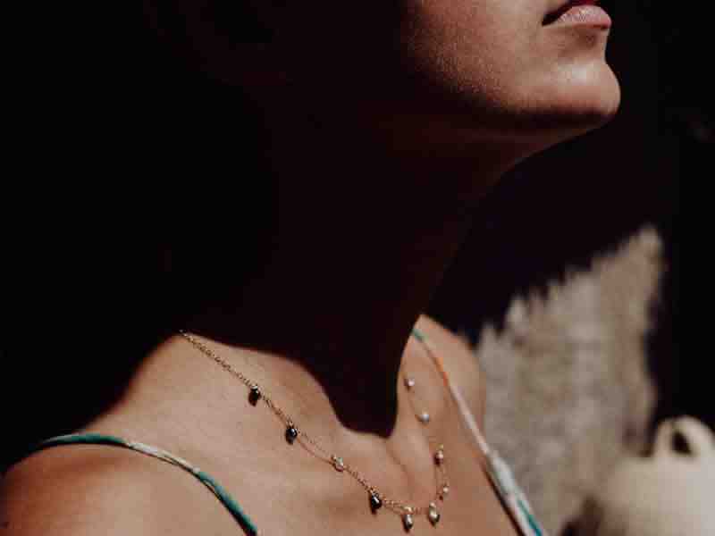 Un collier de perles noires à la boutique Mahana Bora Bora