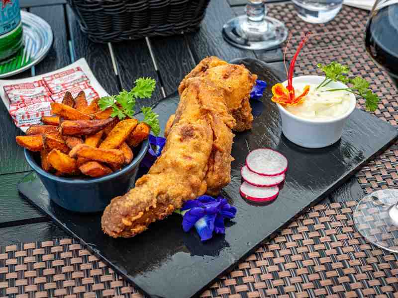Fish & chips au bar Saint James Bora Bora