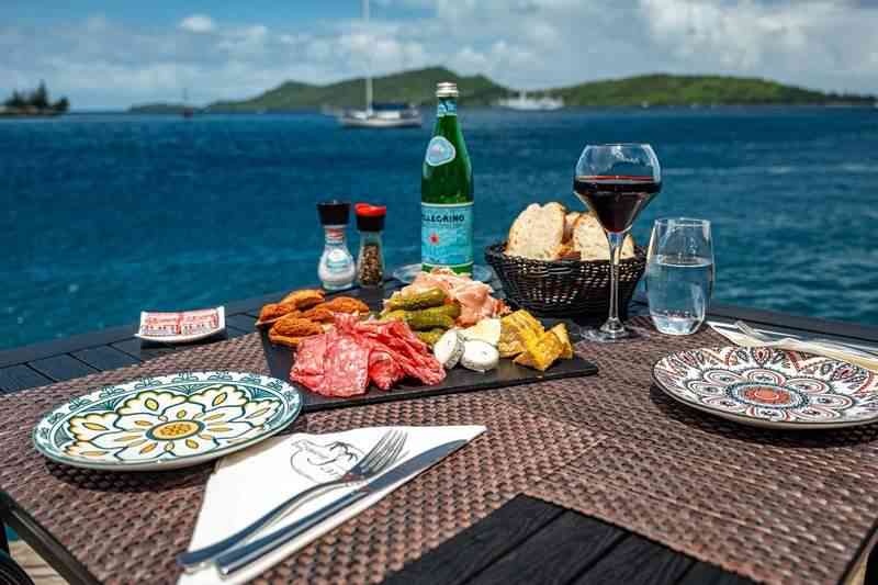 Des tapas à partager au Saint James Bora Bora