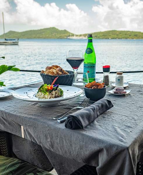 about-saint-James-restaurant-bar-bora-bora-lagoon-terrasse